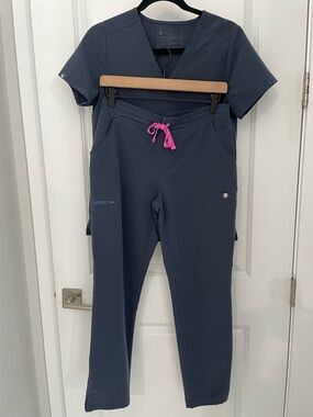 Set! FIGS Night Sky Casma Scrub Top XS & Yola Pants SP  Petite Medical Dental 18